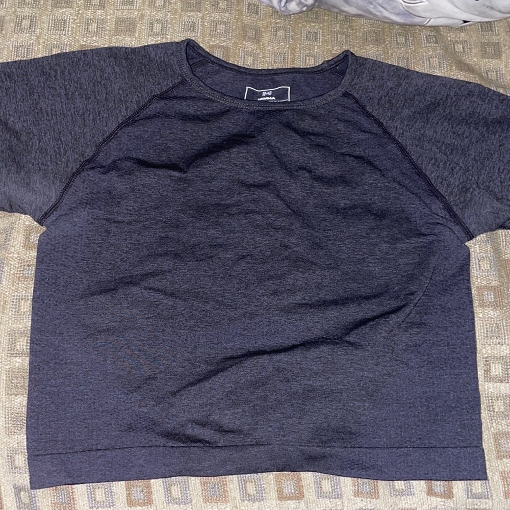 Seamless workout tee